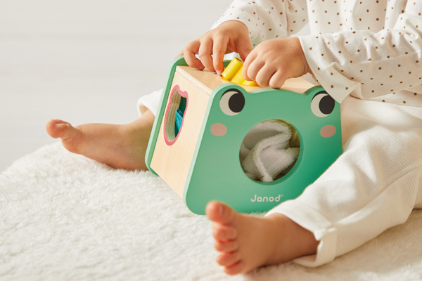 Box 4 jouets bebe 12 mois jouets eveil bois et livret conseil JANOD